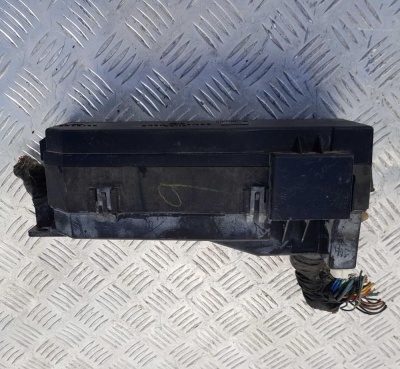 Блок предохранителей Ford Escape 2000-2007 YL8Z 14A068 AB; YL84 14A067 AB