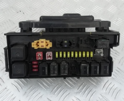 Блок распределения электропитания Jeep Grand Cherokee 2004-2010; 04692165AB