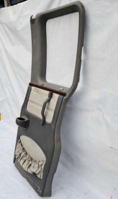 Обшивка правой распашной двери задняя Chevrolet Express 2004-2014  20962094; 15283111; 25759377; 25748064; 15751576