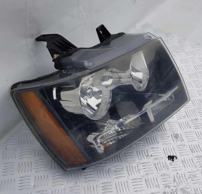Фара передняя правая (с дефектом) Chevrolet Tahoe 2006-2014 22853026; 20760579; 15950808; 15882878; 15853253; 15820049; 15819694; 15200041; 15863395; 15895613