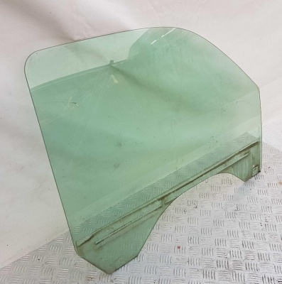 Стекло двери передней правой Chevrolet Tahoe 1999-2006 15891715; 15181039; 15758048; 15705520