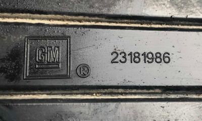 Элемент нижней решетки левая Cadillac Escalade 2015-2020 23181986