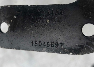 Кронштейн проводки рамы Cadillac Escalade / Tahoe 2000-2019 15045897 ; 15152702