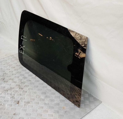 Стекло задней форточки левое Ford Expedition 2003-2006 2L1Z 7829701; 2L14 7829601; 6L1Z 7829701