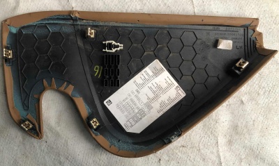 Накладка панели/блока предохранителя левая Cadillac Escalade / Tahoe 84333430 ; 84199737