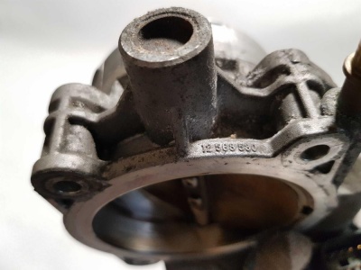 Дроссельная заслонка Chevrolet TrailBlazer 2001-2007/Hummer H3 12568580