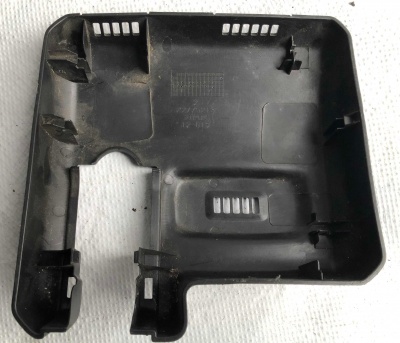 Крышка потолочной консоли Cadillac Escalade / Tahoe 2014-2020 22775213 ; 23316899 ; 22815338