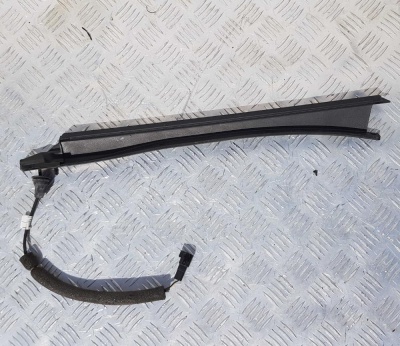 Уплотнитель двери багажника / Зажимная пластина правая Ford Explorer 5 2011-2015 BB5Z 78406A76 A; BB53 78406A76 A