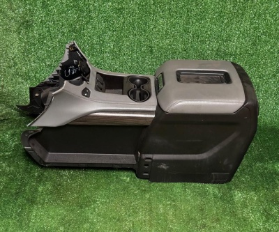 Центральная консоль в сборе Chevrolet Tahoe 2015-2020 23491276 ; 23449215 ; 23467955 ; 23337484