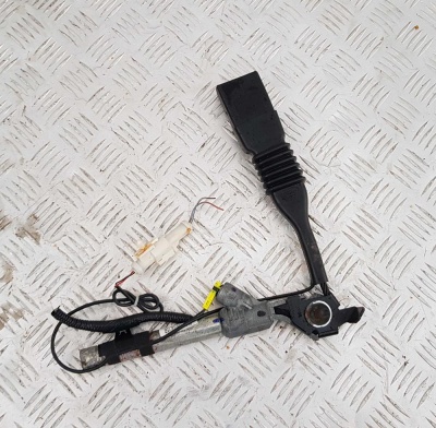 Замок ремня безопасности передний левый Ford Escape 2007-2012 8L8Z 7861203 BA; 8L84 78610E15 B