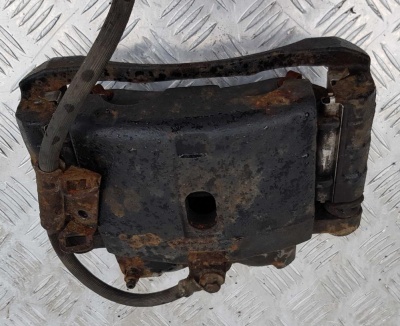 Суппорт тормозной передний правый Chevrolet Tahoe 1999-2006 18025701; 25848000; 18040101; 19331021