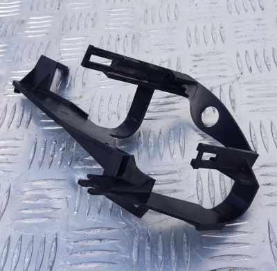 Кронштейн замка двери задней правой Ford Explorer 5 BB5Z 78264C28 A; BB53 78264C28 A