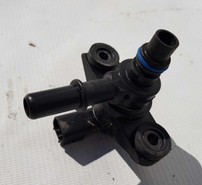 Клапан паров топлива Ford Explorer 5 AU5Z 9C915 B; AU5A 9G866 AA