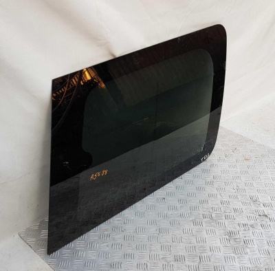 Стекло задней форточки правое Ford Expedition 2003-2006 2L1Z 7829700; 2L14 7829600; 6L1Z 7829700