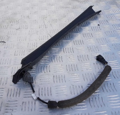 Уплотнитель двери багажника / Зажимная пластина правая Ford Explorer 5 2011-2015 BB5Z 78406A76 A; BB53 78406A76 A