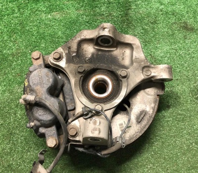 Поворотный кулак правый Cadillac Escalade / Tahoe 2015-2019 22842315