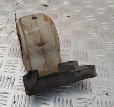 Опора АКПП задняя Cadillac SRX 2009-2016 13228306