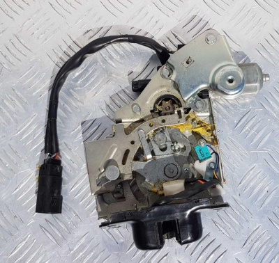 Замок багажника с доводчиком Ford Explorer 5 BB5Z 7843150 B; BB5Z 7843150 C