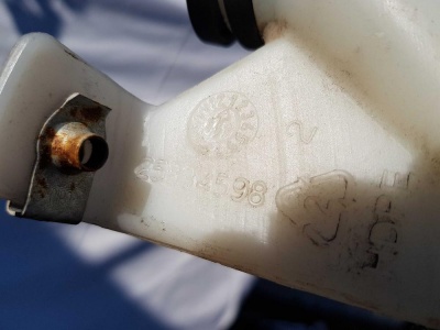 Горловина бачка стеклоомывательной жидкости Cadillac SRX 2009-2016 25979358; 25854598