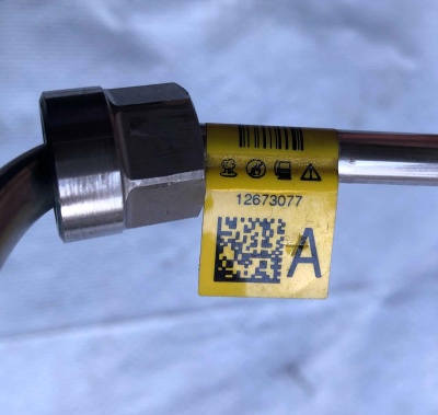 Трубка промежуточного подачи топлива Cadillac Escalade / Tahoe  2015-2020 12673077 ; 12677004 ; 12677004