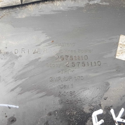 Пластик панели торпедо в колени водителя Chevrolet Express 2003-2007 25919339; 25751110; 25730685