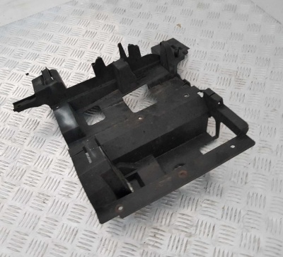 Кронштейн фары левый Chevrolet Tahoe 1999-2006 15091081; 15185626; 15063587