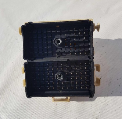 Блок предохранителей салонный Cadillac Escalade 2001-2006 15266958; 15190658; 15058035