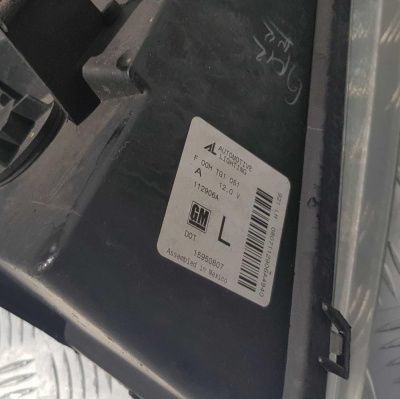 Фара передняя левая (с дефектом) Chevrolet Tahoe 2006-2014 22853025; 20760578; 15950807; 15895612; 15882877