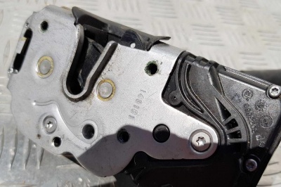 Замок двери пассажирский Chevrolet Camaro 2009-2015 13579523; 13579524