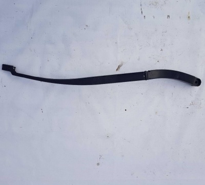 Поводок стеклоочистителя передний правый Cadillac SRX 2009-2016 22872979; 20837226; 25979375; 20981078