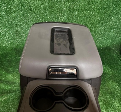 Центральная консоль в сборе Chevrolet Tahoe 2015-2020 23491276 ; 23449215 ; 23467955 ; 23337484