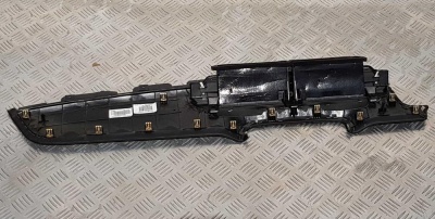 Панель/Накладка центральных воздуховодов панели торпедо Chevrolet Camaro 2009-2015 22880754