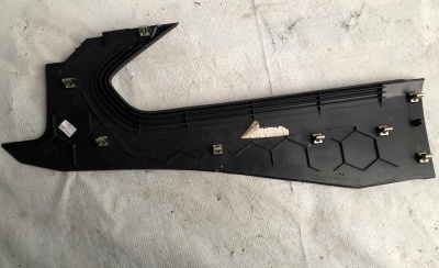 Накладка центральной консоли правая Chevrolet Tahoe 2015-2020 22885236