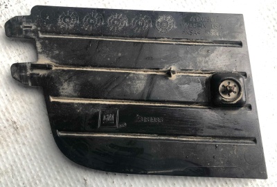 Элемент нижней решетки левая Cadillac Escalade 2015-2020 23181986