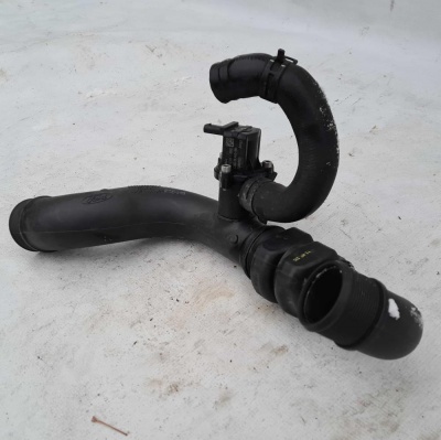 Патрубок интеркулера правый верхний с клапаном By-pass Ford Mustang 2015-2020 CJ5Z 9U465 A; FR3Z 6C646 A/C; FR3C 6C646; CJ5G 9U465 BA