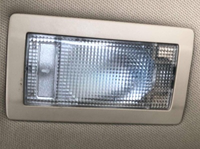 Потолочный плафон среднего ряда Lincoln Navigator 2007-2014 7L7Z 13A701 AF ; 8L74 13A701 AA ; 7L74 13A701 AE/AA