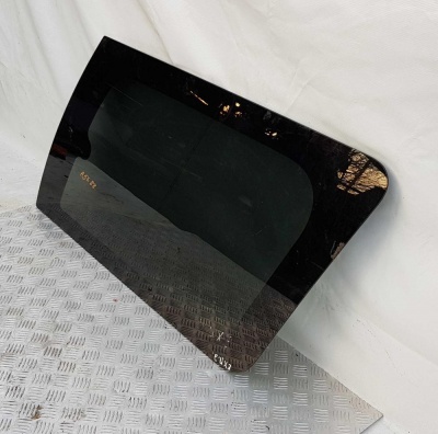 Стекло задней форточки правое Ford Expedition 2003-2006 2L1Z 7829700; 2L14 7829600; 6L1Z 7829700