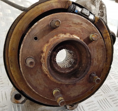 Кулак поворотный задний левый Cadillac SRX 2004-2010 88951999