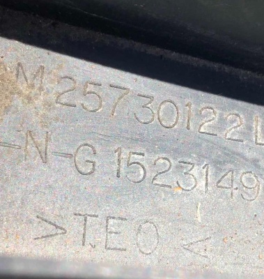 Кронштейн переднего бампера правый Chevrolet Express 2003-2021 25730122 ; 15231494