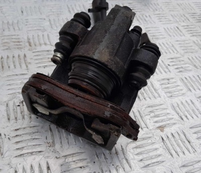 Суппорт тормозной задний левый Ford Escape 2000-2012 6L8Z 2553 A