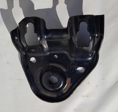 Кронштейн подрамника левый Ford Explorer 5 BB5Z 5G221 B; BB53 5362