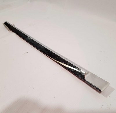 Молдинг двери задней правой Cadillac Escalade 2006-2014 15876402; 15200337