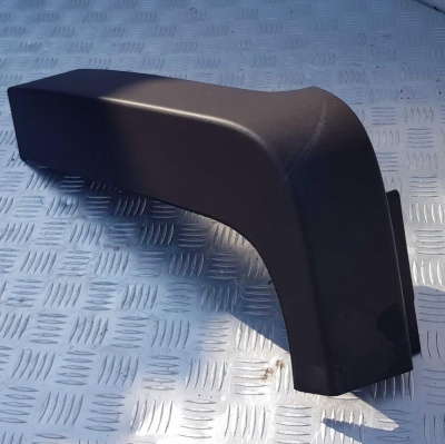 Накладка стойки багажника правая внешняя Hummer H3 2005-2010 25830079; 15823740; 15296757; 15235628; 15235531; 15196026