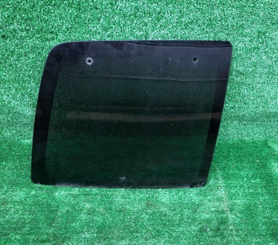 Стекло левой распашной двери заднее Chevrolet Express 1997-2021 20906503 ; 25751449 ; 15191445 ; 15076946 ; 15076881 ; 15049989