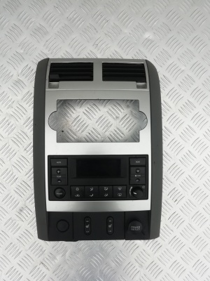 Облицовка центральной панели Dodge Durango; 5HM581D5AD