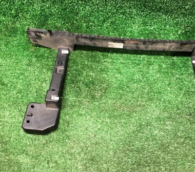 Опорный кронштейн правый Chevrolet Tahoe / Escalade 2021-н.в. 84762898