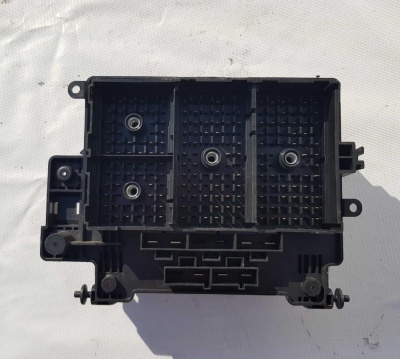 Блок предохранителей Chevrolet Tahoe/Cadillac Escalade 2001-2006/ Hummer H2 15201930; 15786043; 15115617