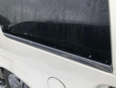 Молдинг кузовного стекла левый Lincoln Navigator / Expedition 2007-2017 8L7Z 7829797 A ; 8L74 7829537 AA ; 7L74 7829537 AA/AB