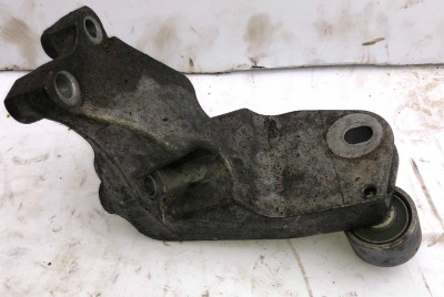 Кронштейн двигателя  левый Ford Mustang 2015-2020 FR3Z 6031 A ; FR3C 6B033 CA/CB