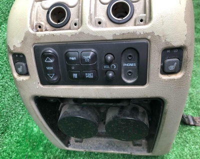 Подлокотник центральной консоли Cadillac Escalade 2003-2006 15178472